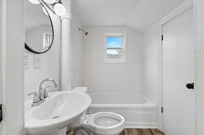 Building Photo - 2416 Sherry Rd