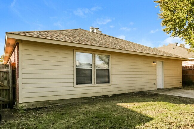 Building Photo - 327 Tioga Dr