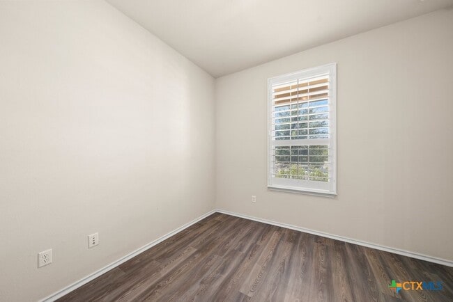 Building Photo - 145 Goldfinch Dr