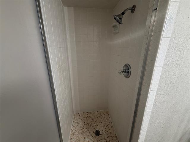 Building Photo - 815 Hilltop Dr