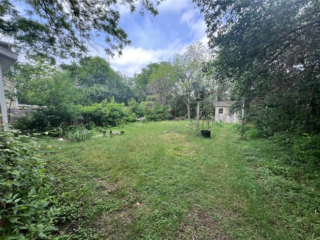 Building Photo - 5006 Rowena Ave