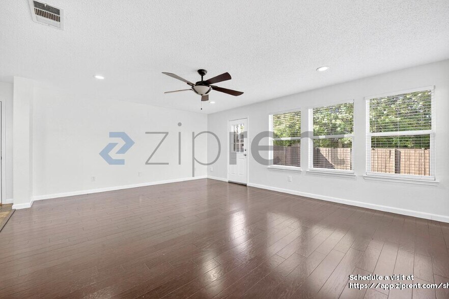 Building Photo - 1117 Beeblossom Dr