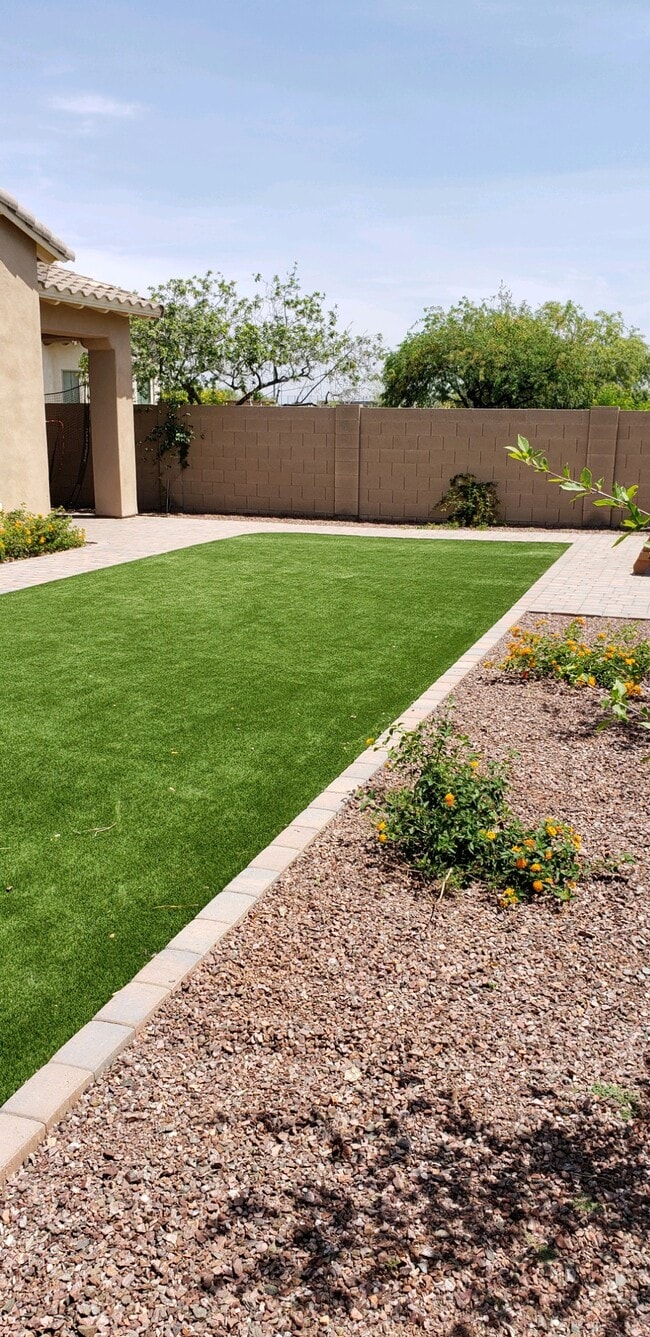 Building Photo - 20403 W Monarch Ct