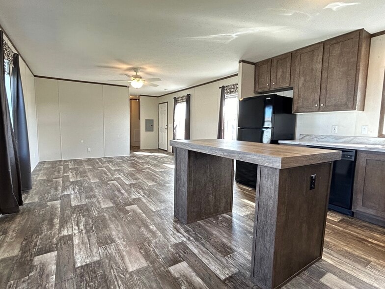 Building Photo - 18 Skeena St