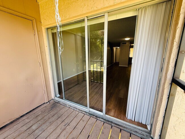 Building Photo - Charming 3 bedroom 1.5 bath condo for rent