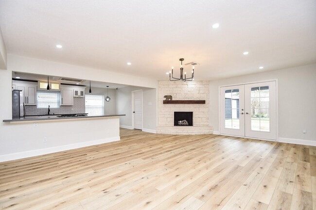 Building Photo - 5642 Cartagena St