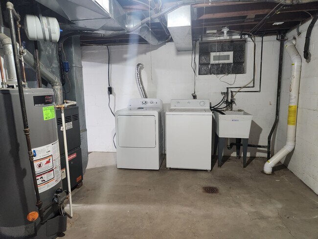 Building Photo - 432 3rd Ave