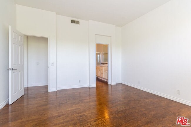 Building Photo - 2264 Clark Dr