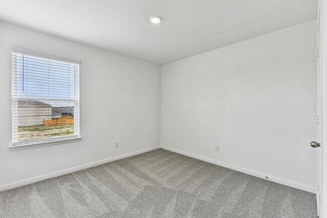 Building Photo - 235 Surrey Oaks