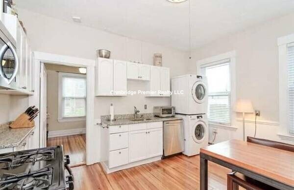 Building Photo - 133 Otis St