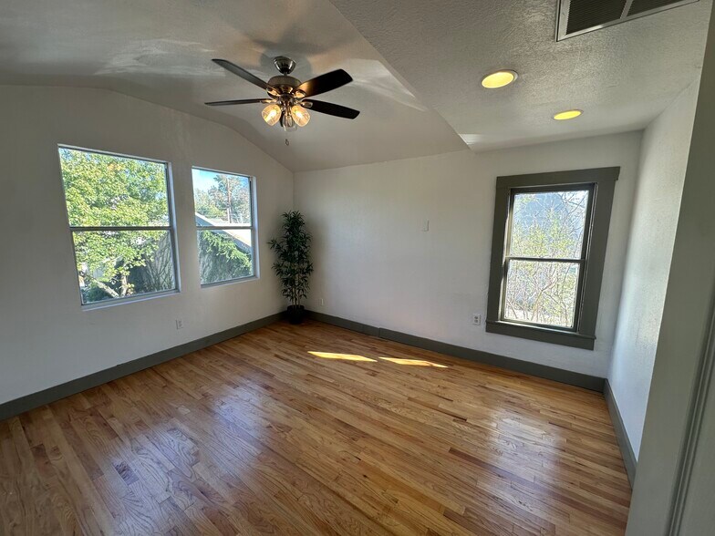 Master - 1822 W 35th St