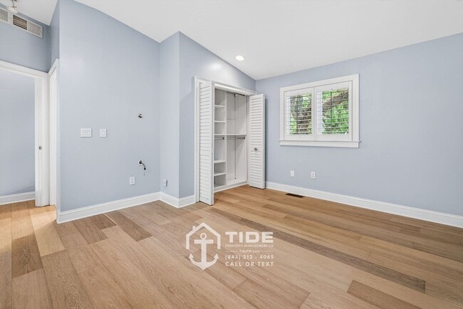 Building Photo - Quiet Coastal Living