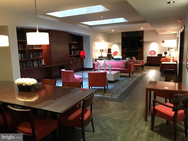 Building Photo - 1600 Arch St