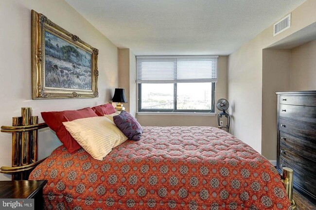 Building Photo - 2451 Midtown Ave