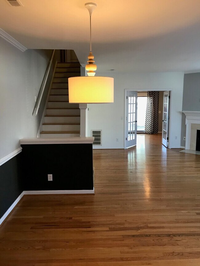 Building Photo - 3 bedroom townhome across from Panthers St...