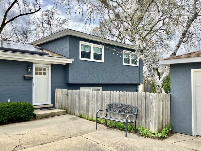 Building Photo - 1230 Greenwood Ct