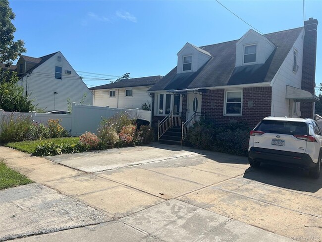 Primary Photo - 23 Flower St