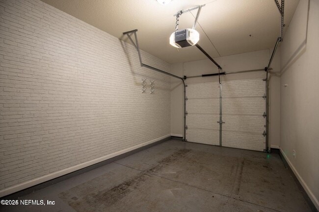 Building Photo - 721 Crystal Way