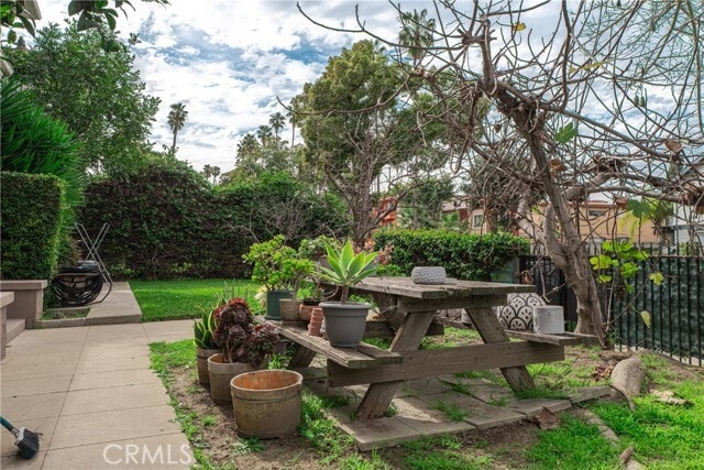 Building Photo - 1314 S Manhattan Pl