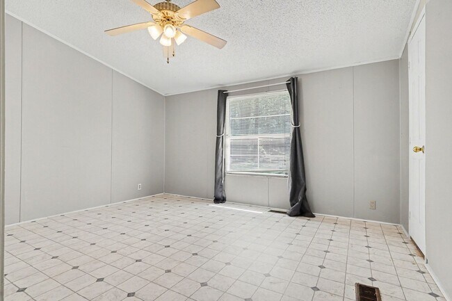 Building Photo - 3BR Home in Raleigh with Large Yard - GREAT PRICE!