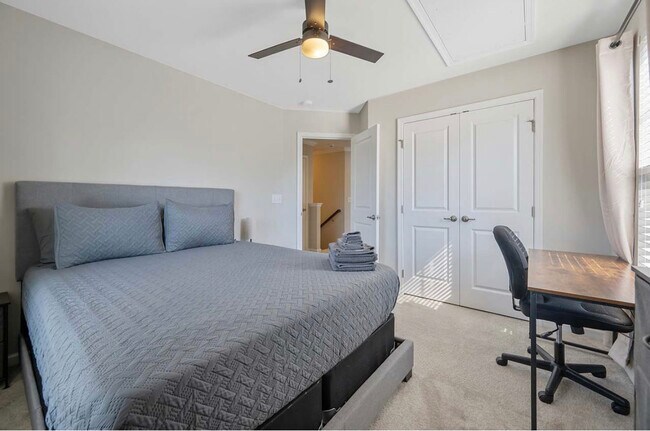 Building Photo - 337 Roche Dr