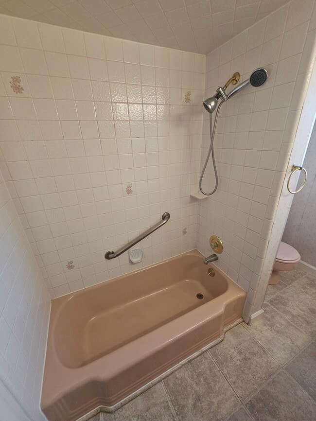 Building Photo - 4 bed 2 bath Home in Murray