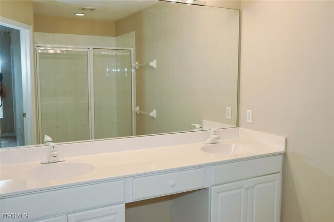 Building Photo - 1172 Oxford Ln