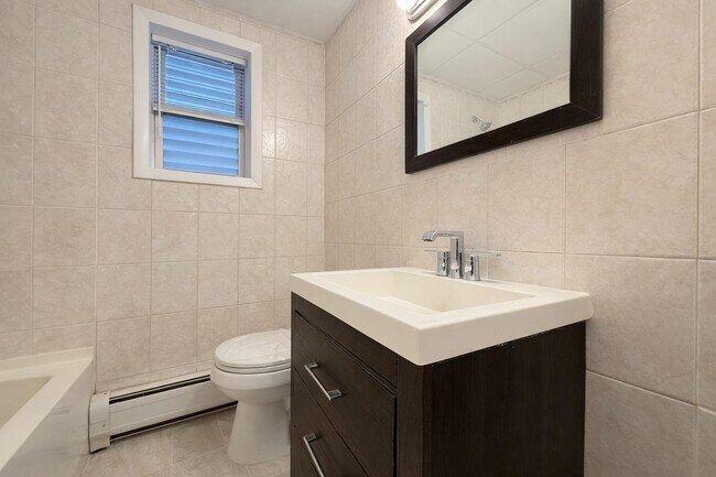 Building Photo - 136 W 31st St