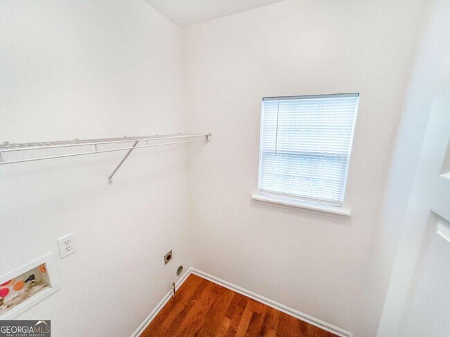 Building Photo - 2027 Oakbluff Way SW