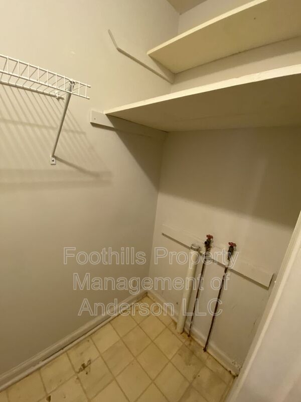 Building Photo - 401 Shannon Way