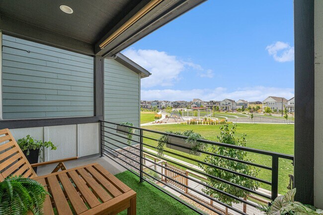 Building Photo - Stylish Town Home In Desirable Thornton Ne...