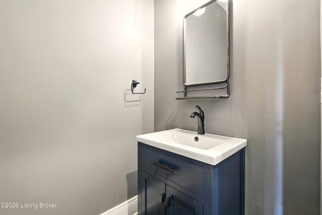 Building Photo - 10910 Kings Crown Dr