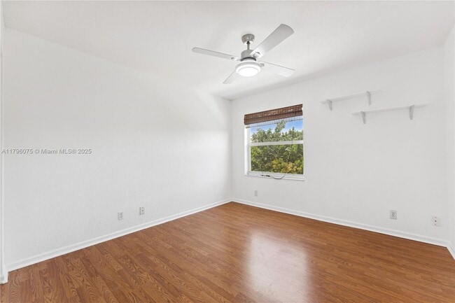 Building Photo - 7423 NW 70th Ave