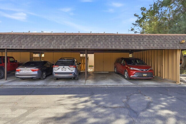 Building Photo - Sunset Park Townhouse Available for Rent!