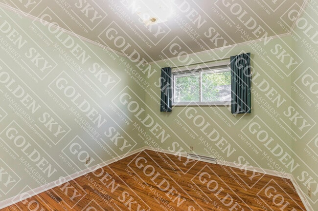 Building Photo - 1405 N Briar Rd