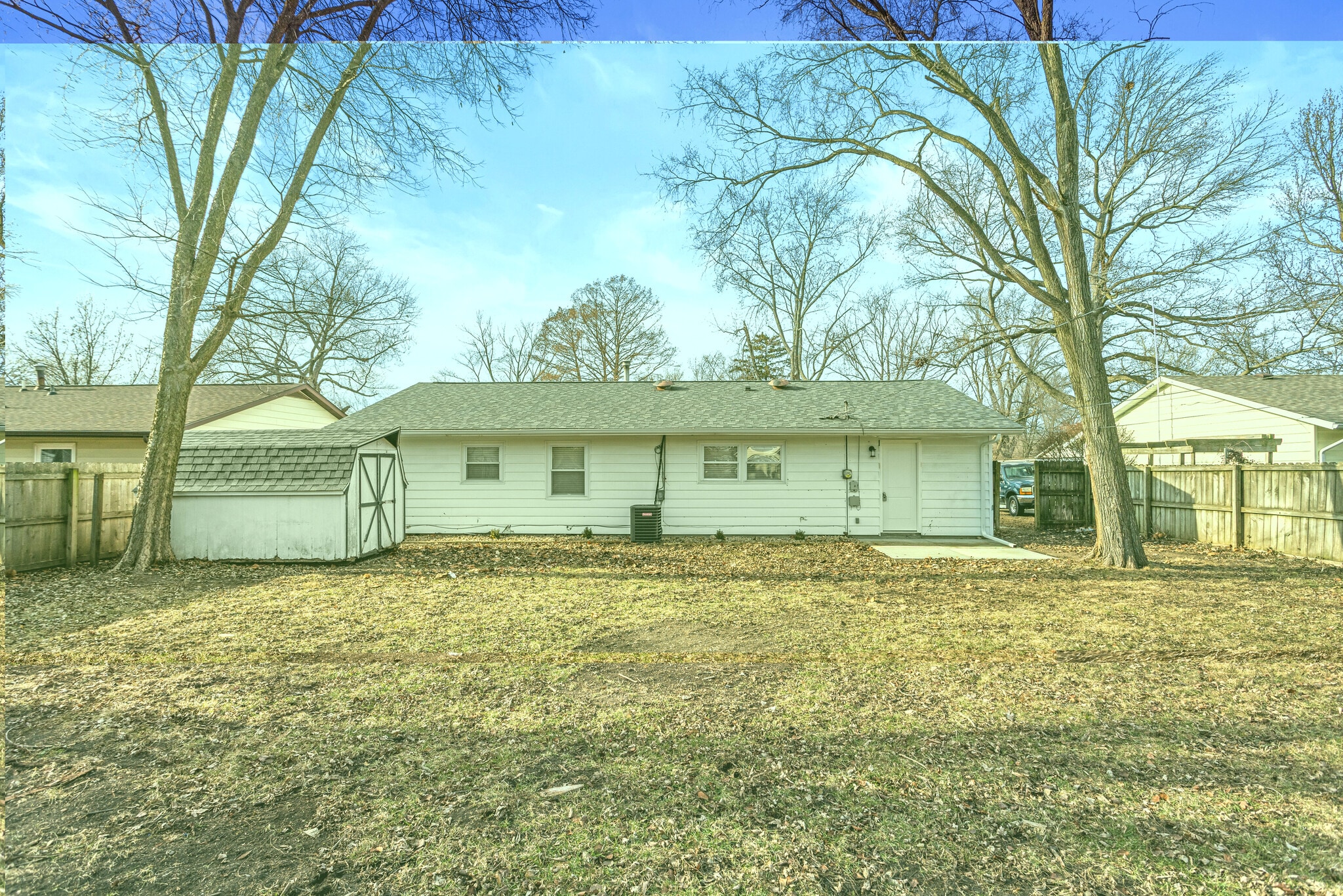 Building Photo - 1710 Crescent Dr