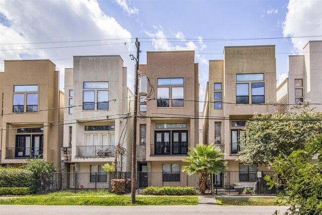 Building Photo - 5227 Lillian St