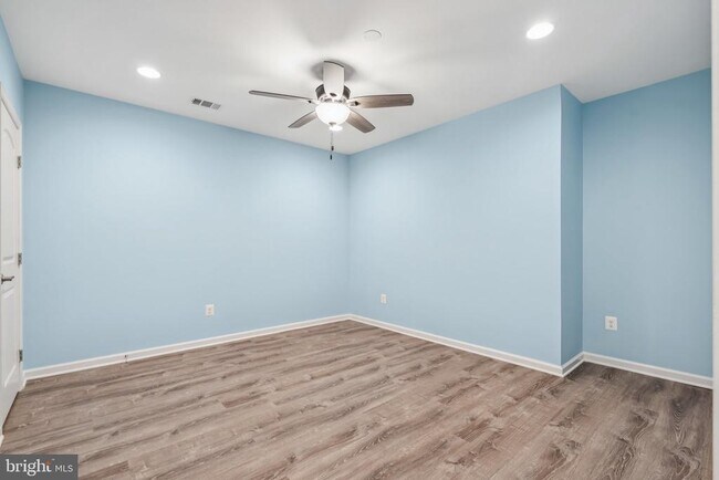 Building Photo - 41741 Stonecutter St