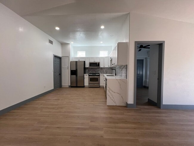 Building Photo - 10704 Paradise Point Dr