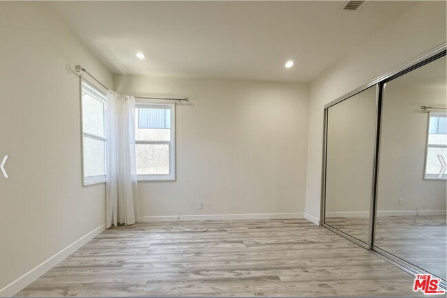 Building Photo - 5248 1/2 Whitsett Ave