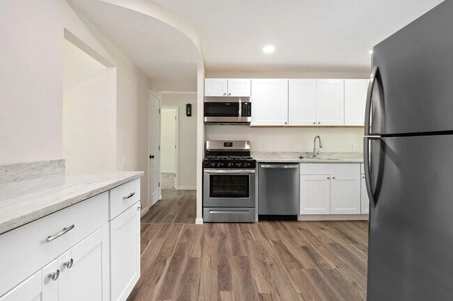 Building Photo - Updated 3 bedroom home in Florissant with garage