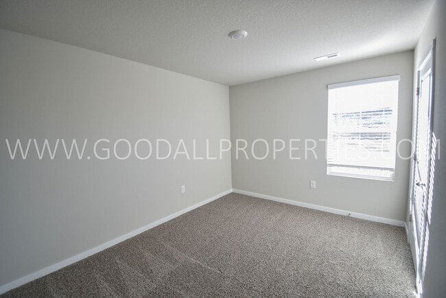 Building Photo - 3 Bedroom 2.5 Bath Townhome in Waukee