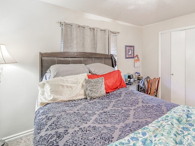 Building Photo - Dillon Valley East Condo! Two parking spot...