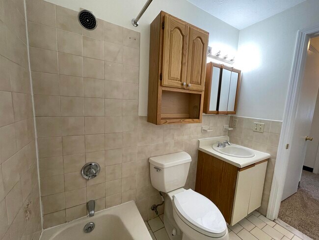 Building Photo - 385 Huse Rd