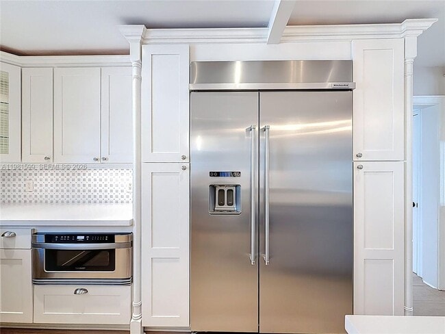 Building Photo - 2533 NE 21st Terrace