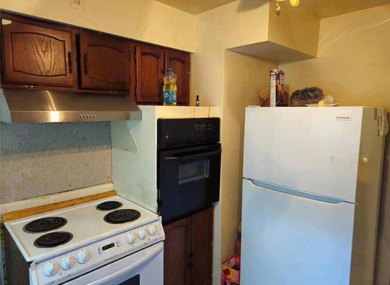 Building Photo - 508 E 9th St