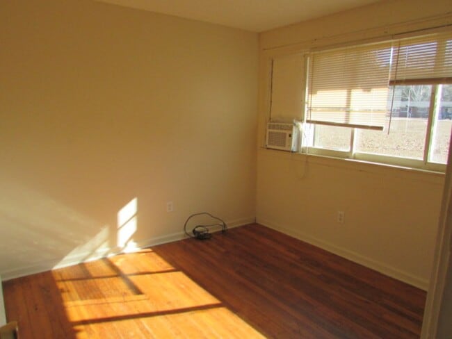 Building Photo - Quadplex unit!!