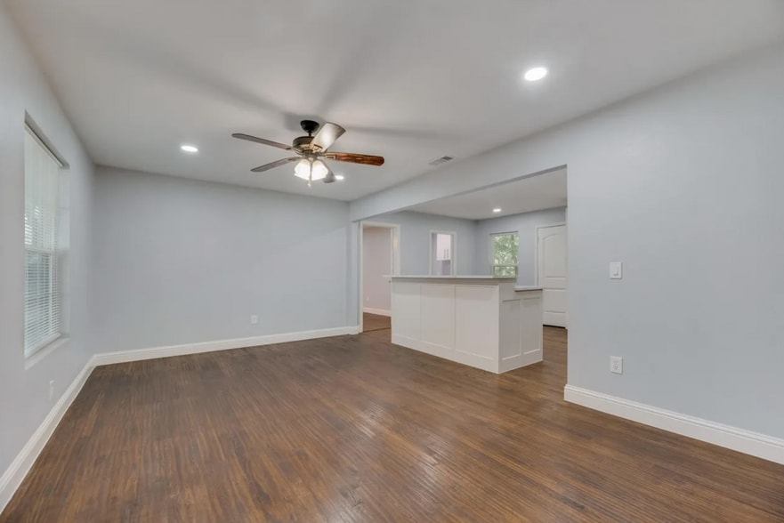 Walk in View - 4808 Carolyn Jean Dr