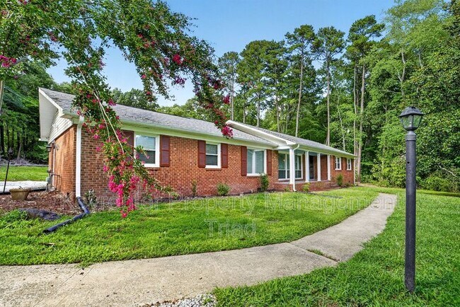 Building Photo - 5108 Lakeshore Ct