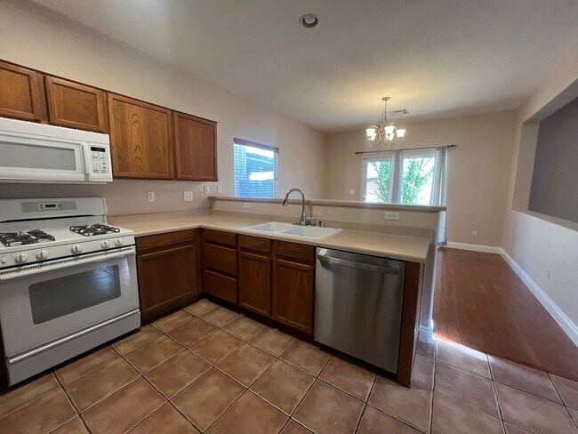 Building Photo - 3 Bed, 2.5 Bath home with Solar Panels!